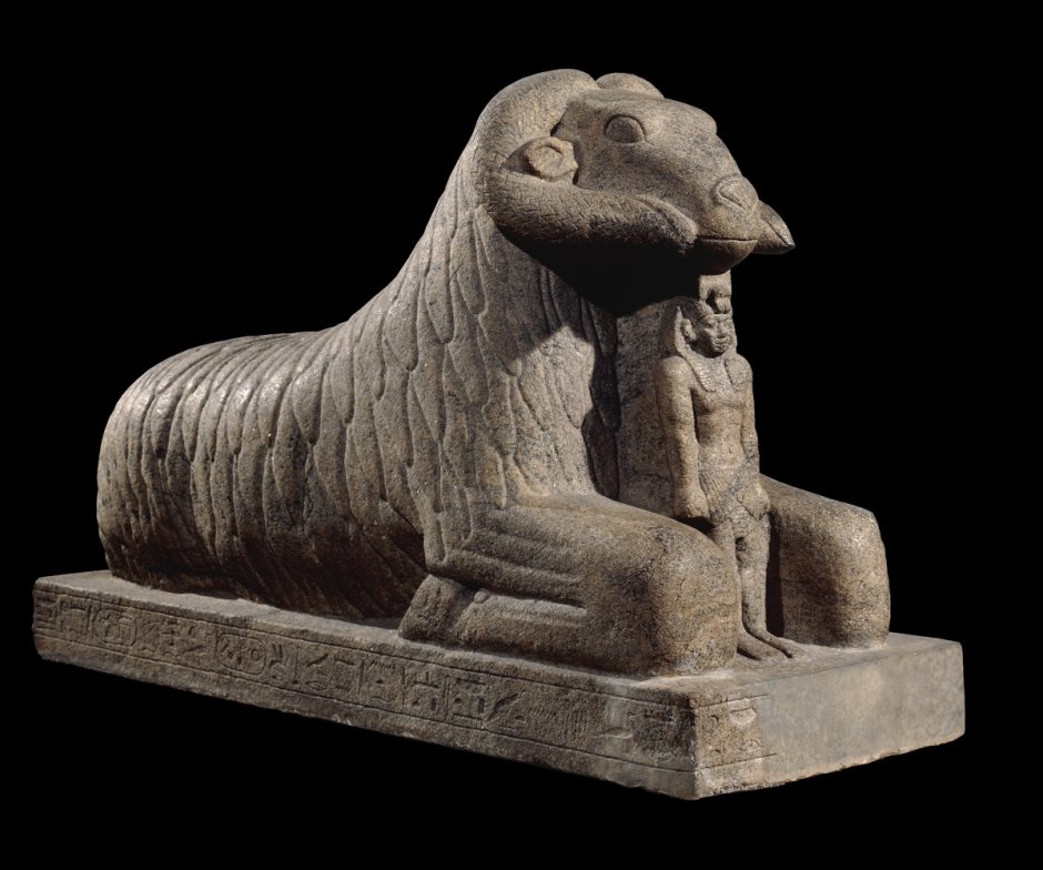 Скульптуры богов древней Египта Анубис