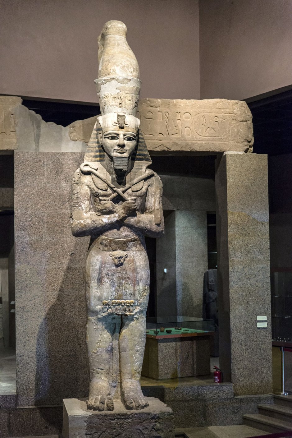 Статуи древнеегипетских богов