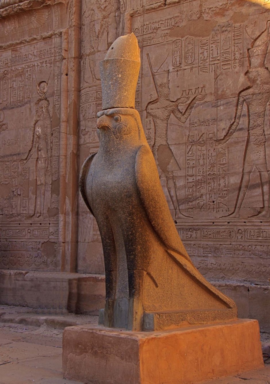 Статуи богов древнего Египта