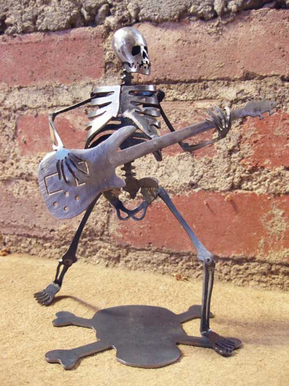 Скелет из металла