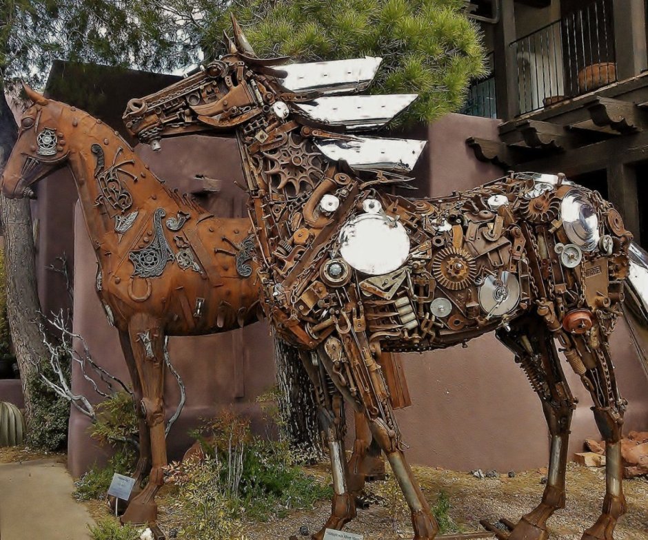 Конь из металлических отходов