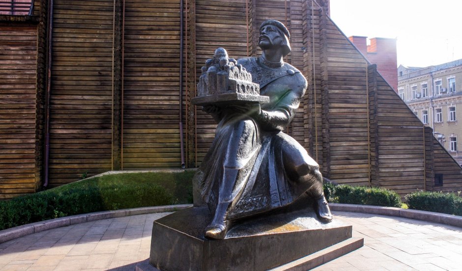 Памятник золотые ворота Ярослава Мудрого