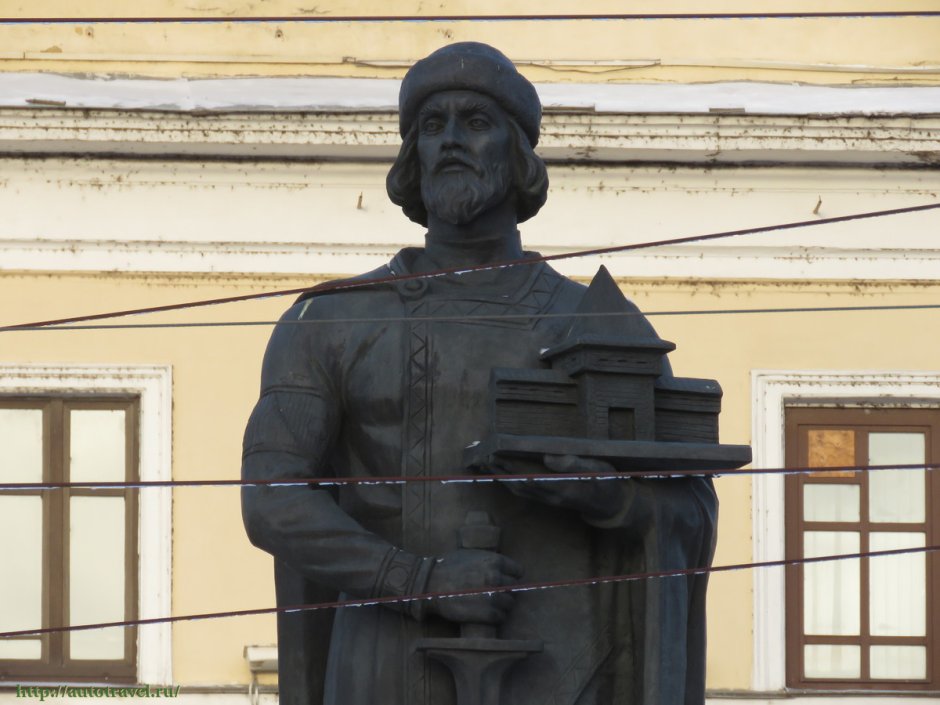 Памятник яиославу мудро му в Ярославле