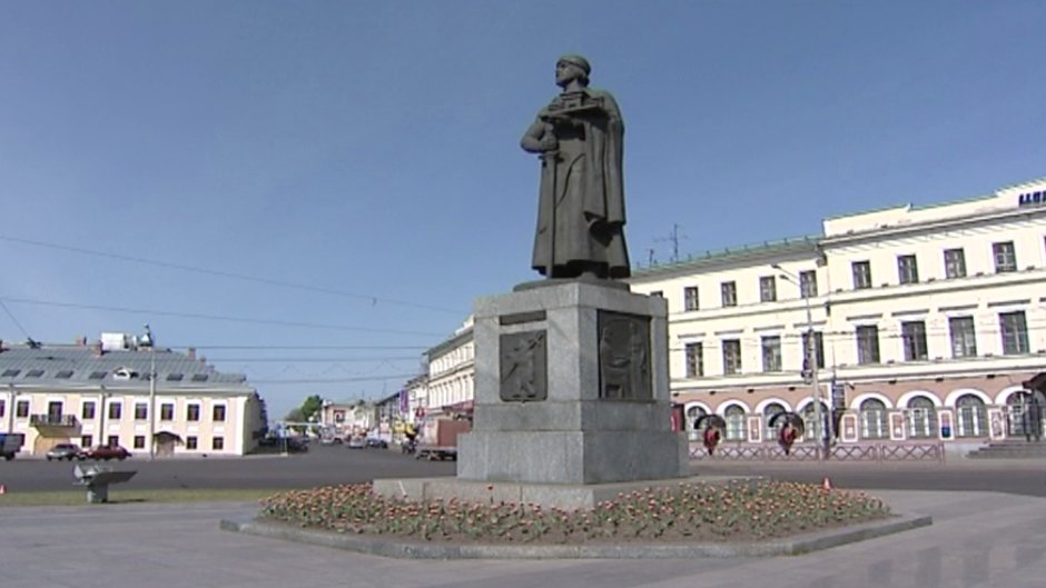 Ярослав Мудрый на памятнике "тысячелетию России" в Великом Новгороде
