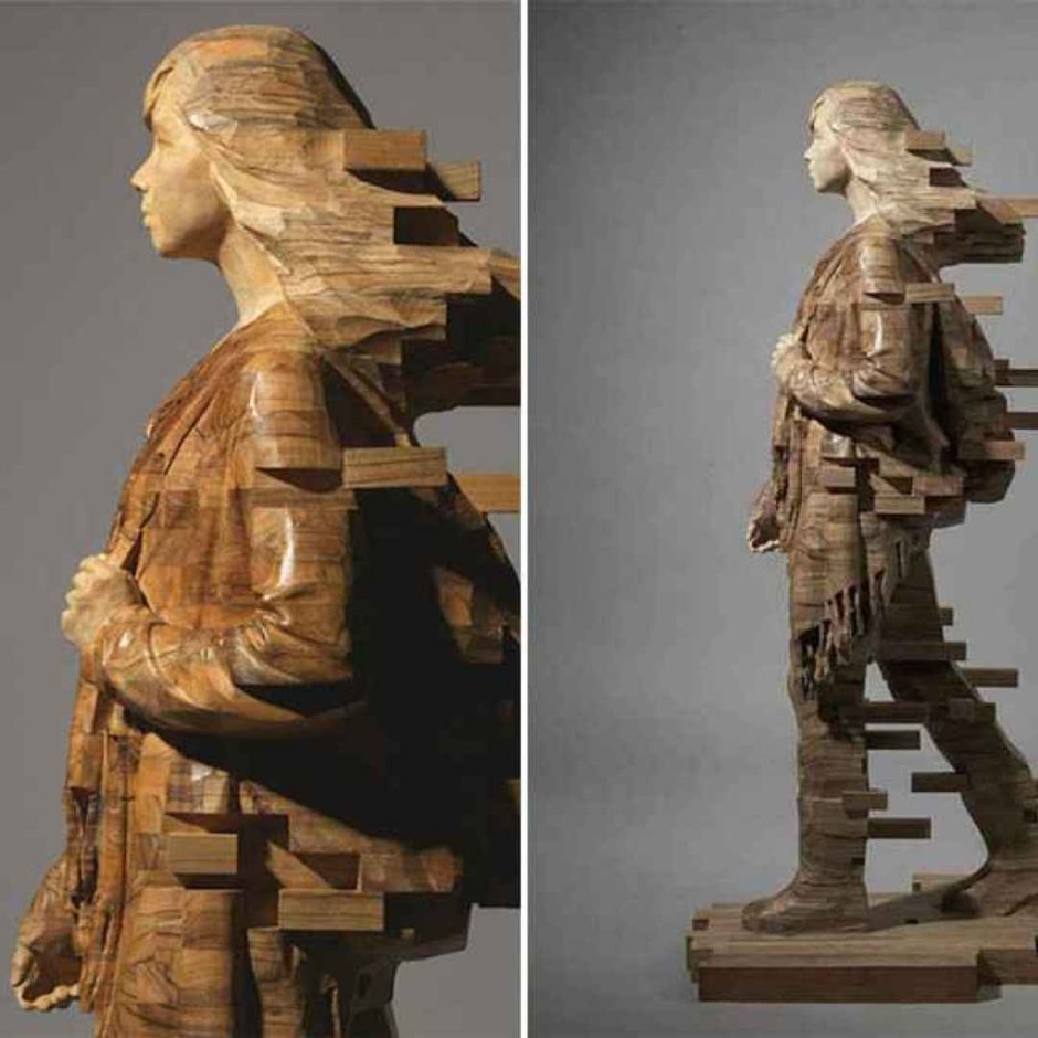 Скульптура человека из дерева