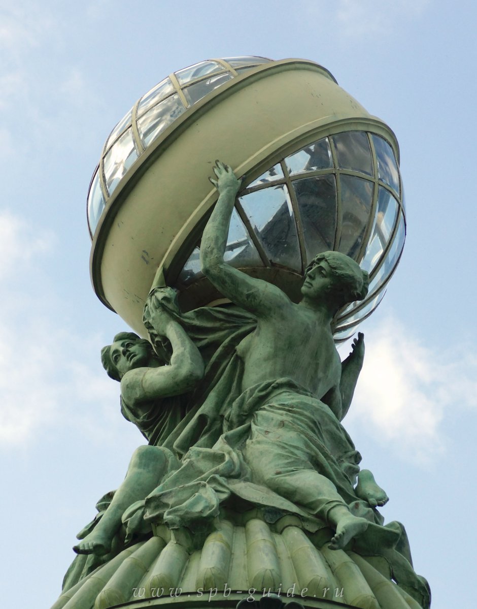 Скульптура шар в Петербурге