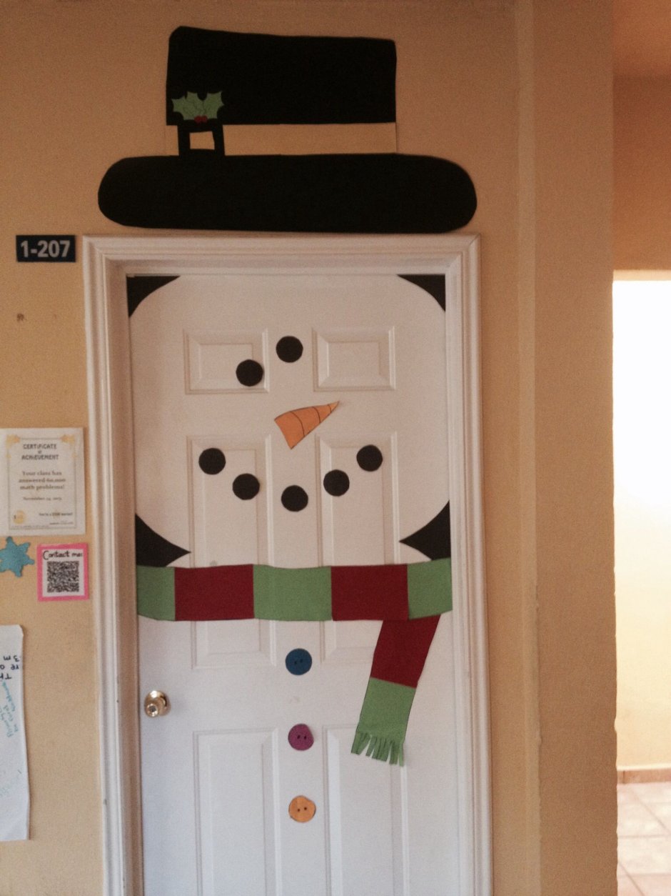 Новогоднее украшение дверей кабинетов