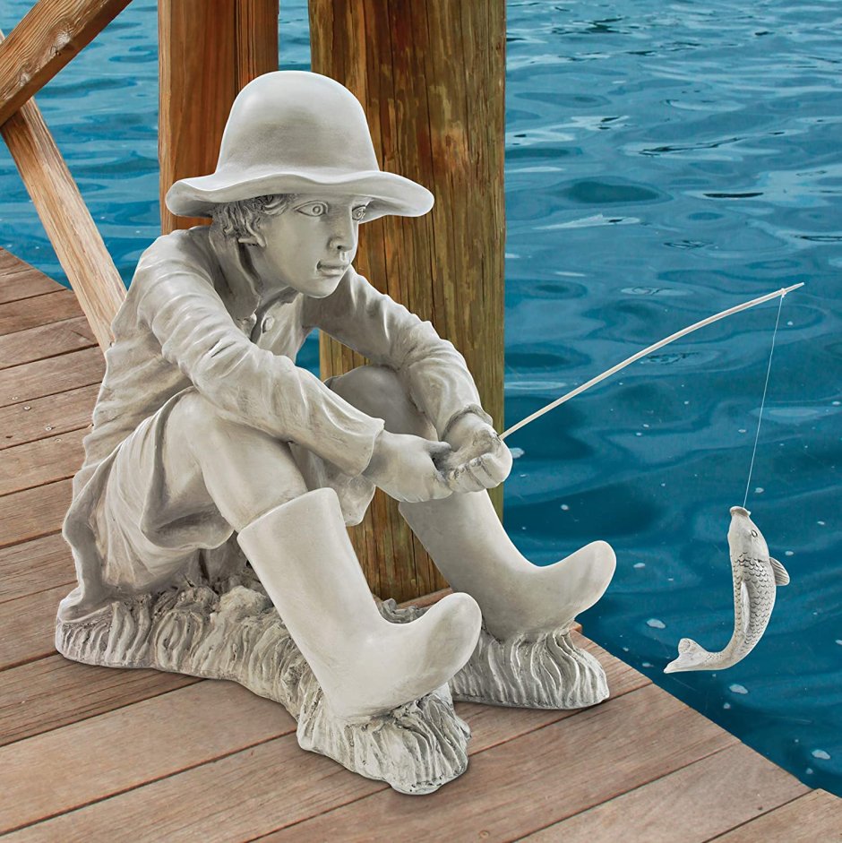 Скульптура мальчик с рыбой