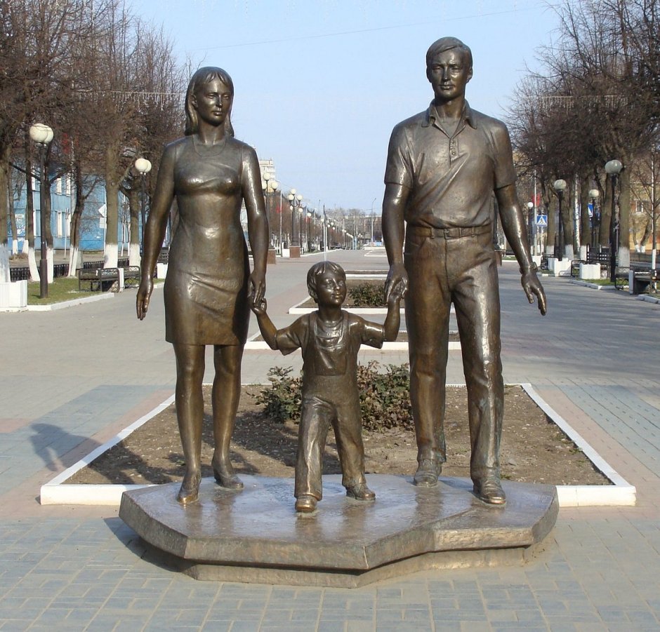 Памятник семье Десногорск