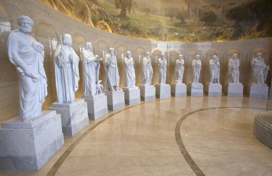 Двенадцать апостолов статуи