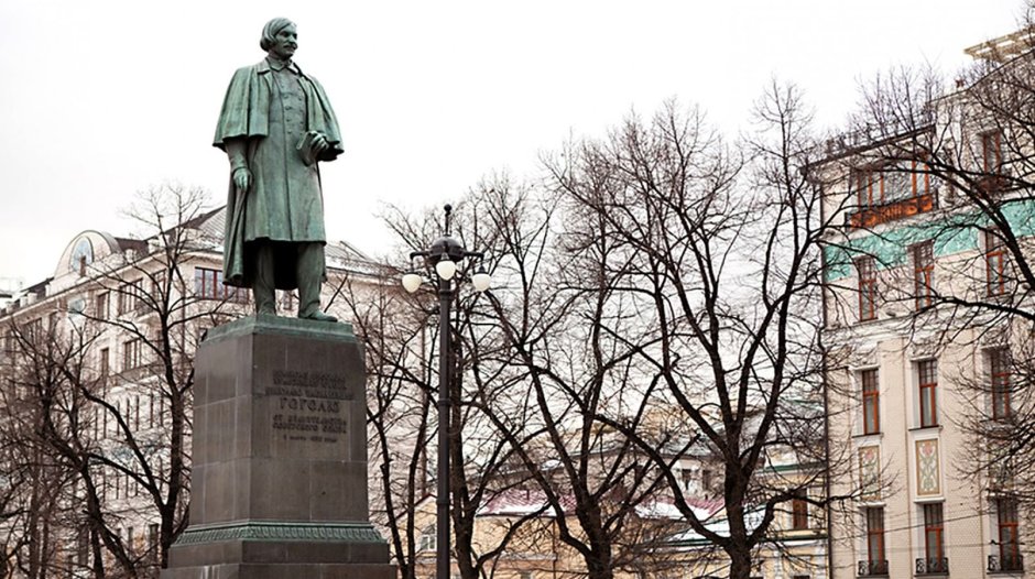 Памятник Булгакову в Москве