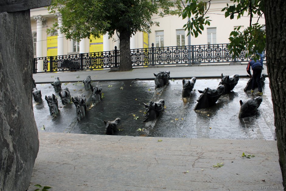 Памятник Шолохову на Гоголевском бульваре