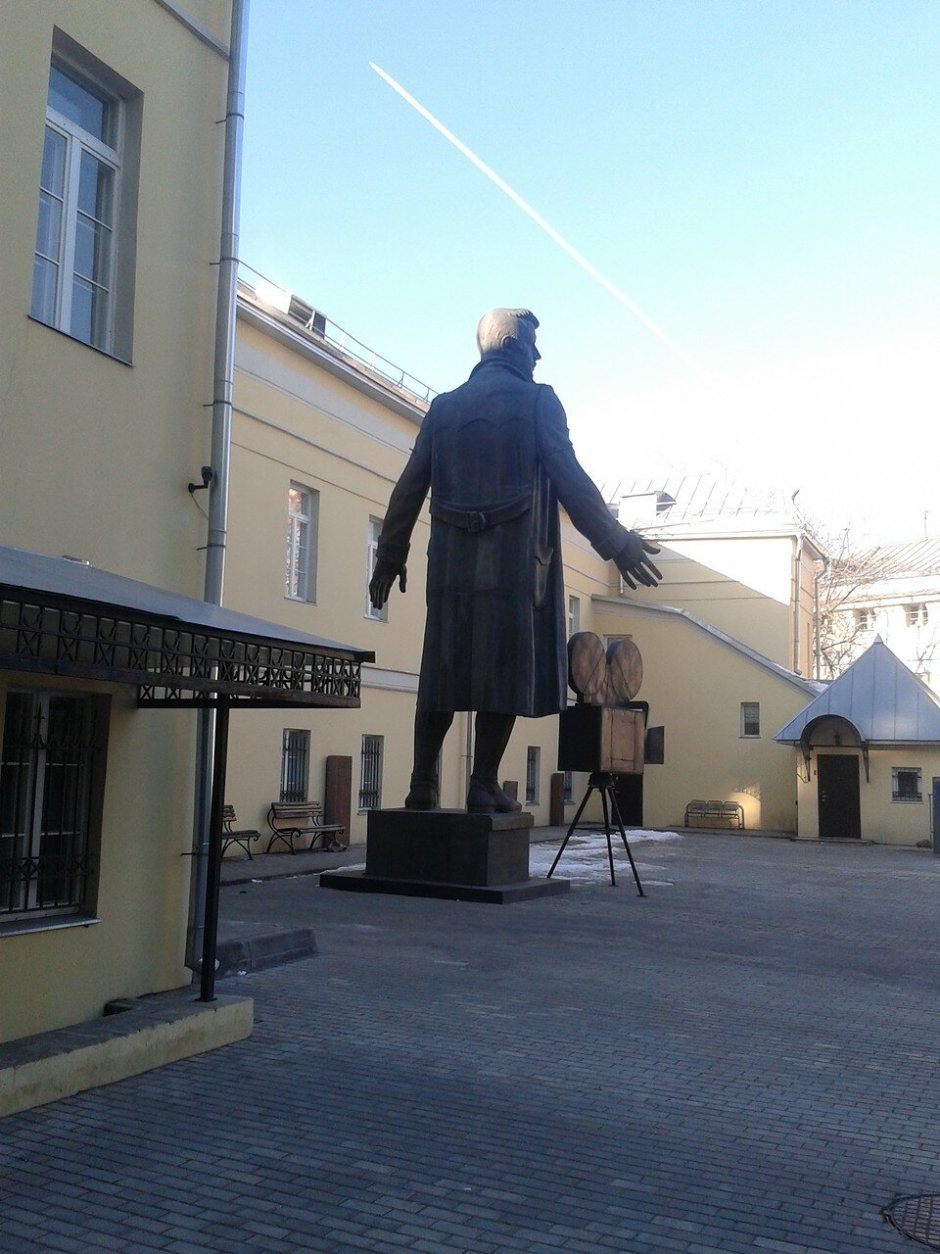 Памятник Гоголю скульптор Баскаков