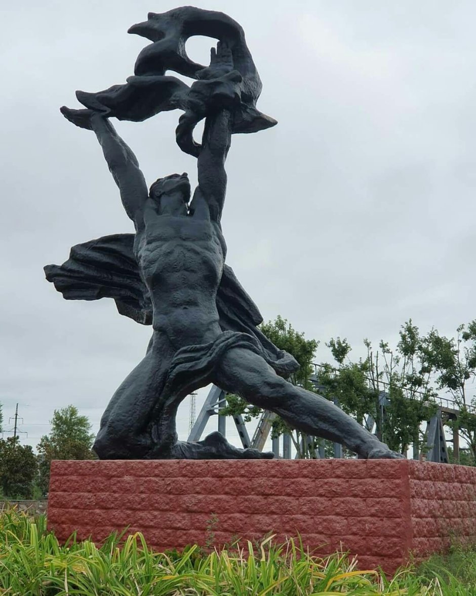 Статуя Прометея в Припяти