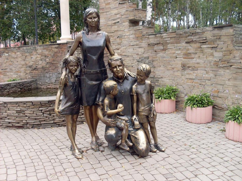 Памятник семья и материнство Белгород