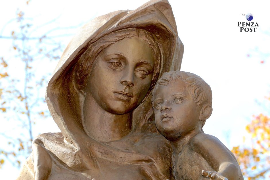 Памятник матери и дитя Пенза