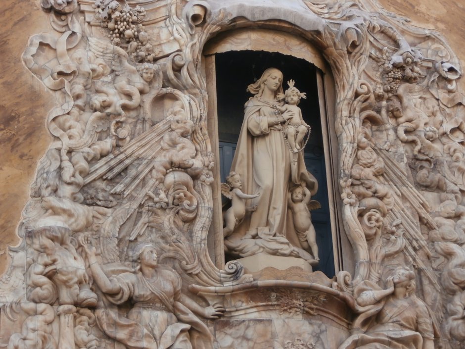 Золоченая Мадонна статуя собора в Амьене