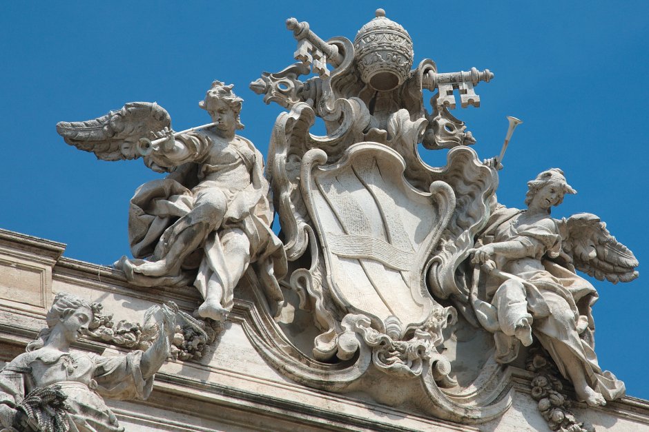 Афина Паллада на крыше зимнего дворца