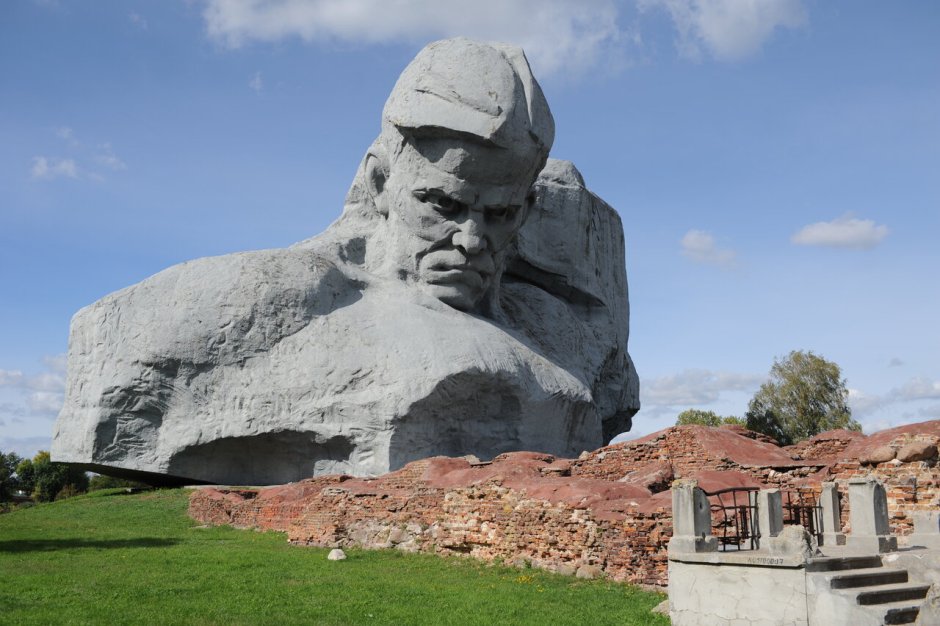 Брестская крепость памятник мужество