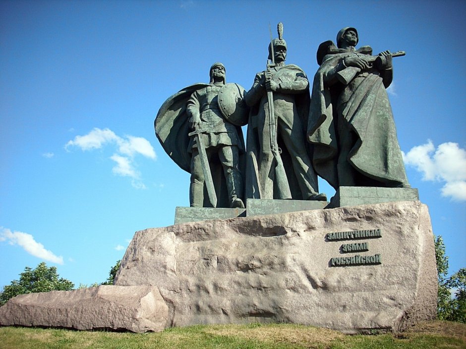 Памятник пожарникам в Грозном заводской район