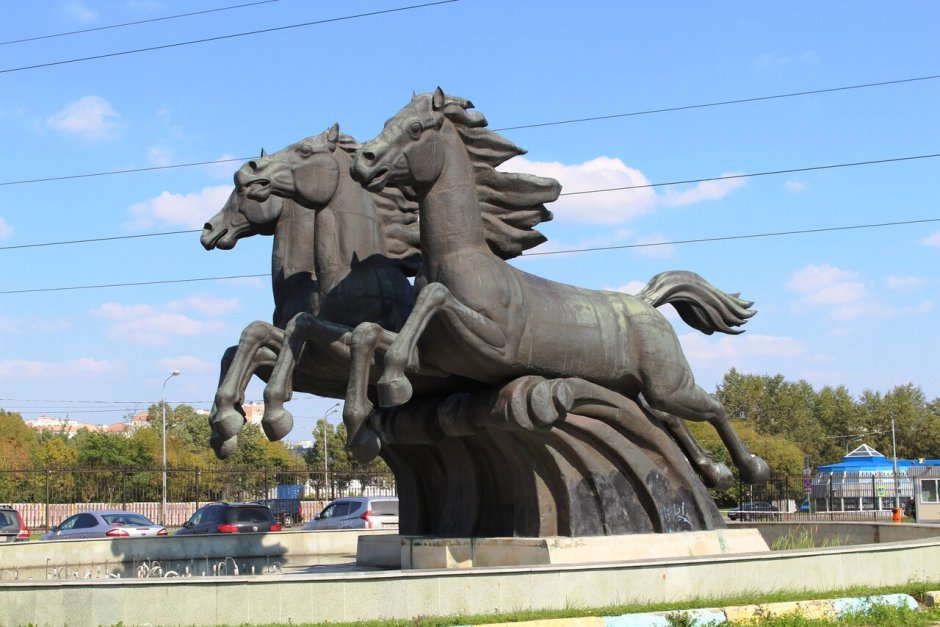 Три коня памятник в Улан-Удэ