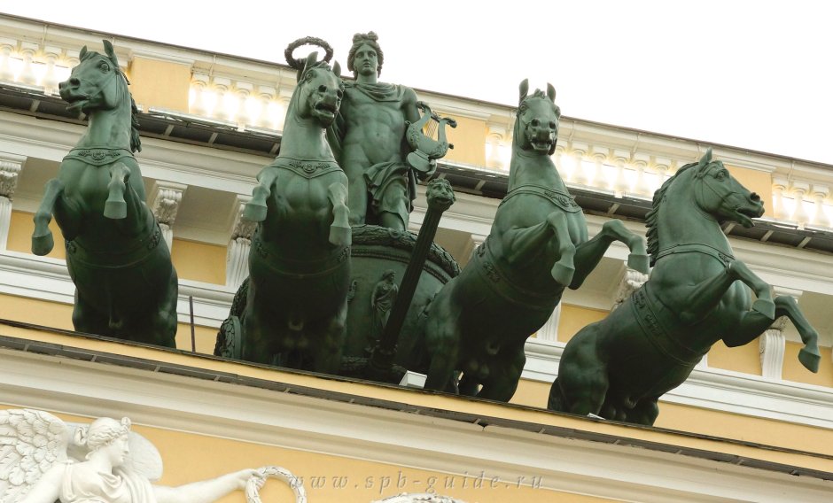 Конь да Винчи статуя