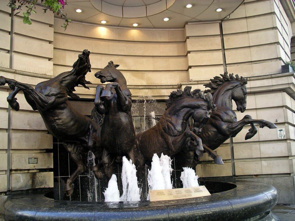 Статуи лошадей в Лондоне