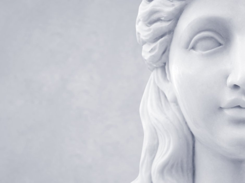 Скульптура лицо девушки