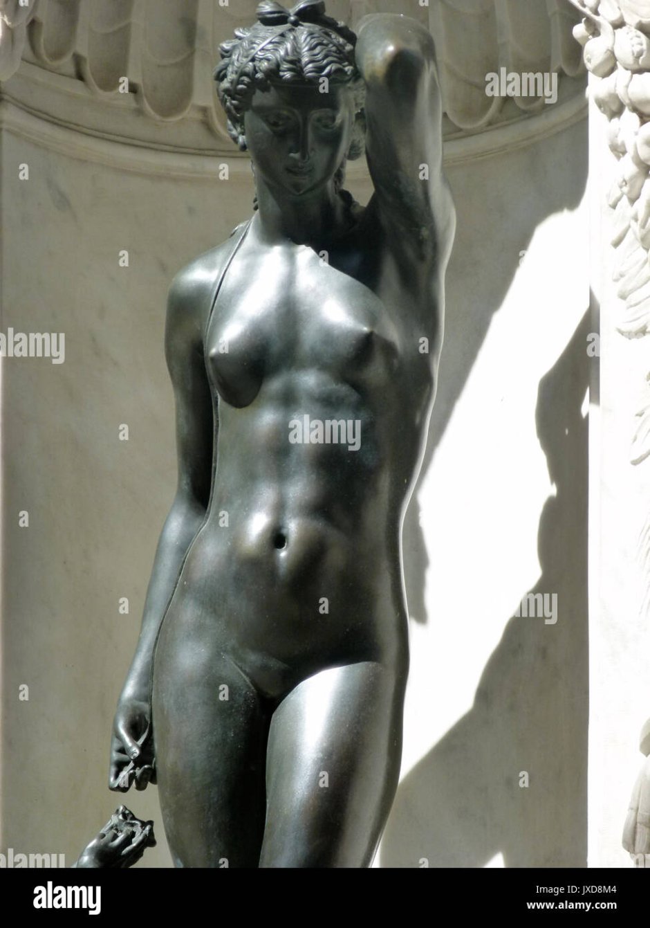 Венера Челлини статуя