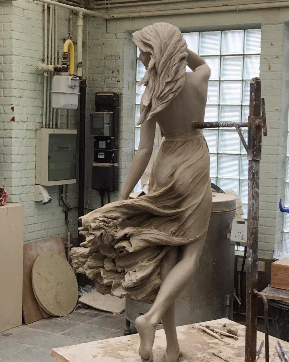 Китайский скульптор Луо ли Ронг