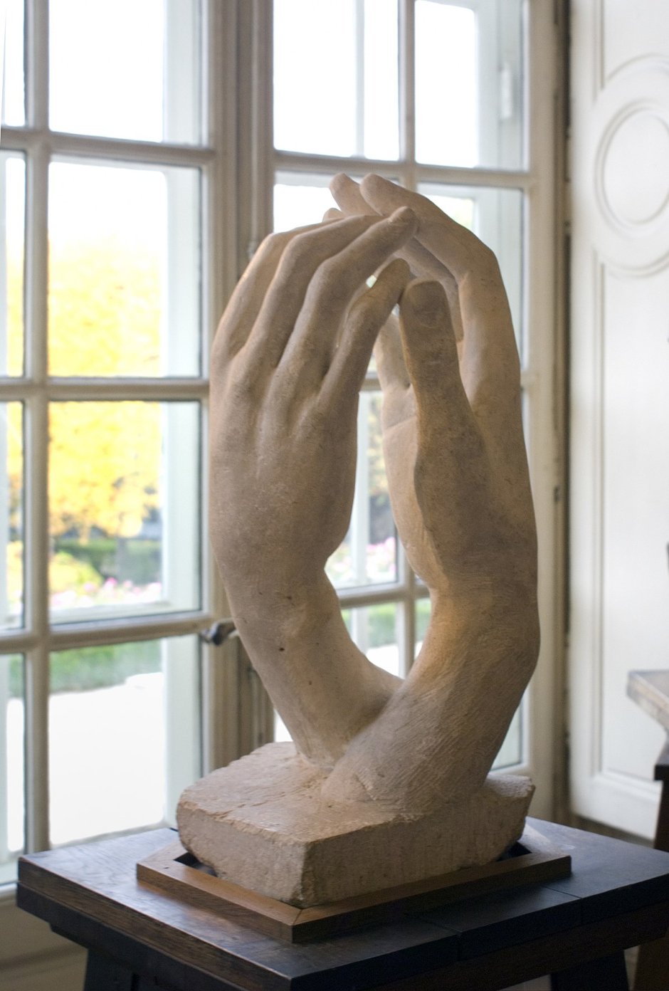 Скульптура руки