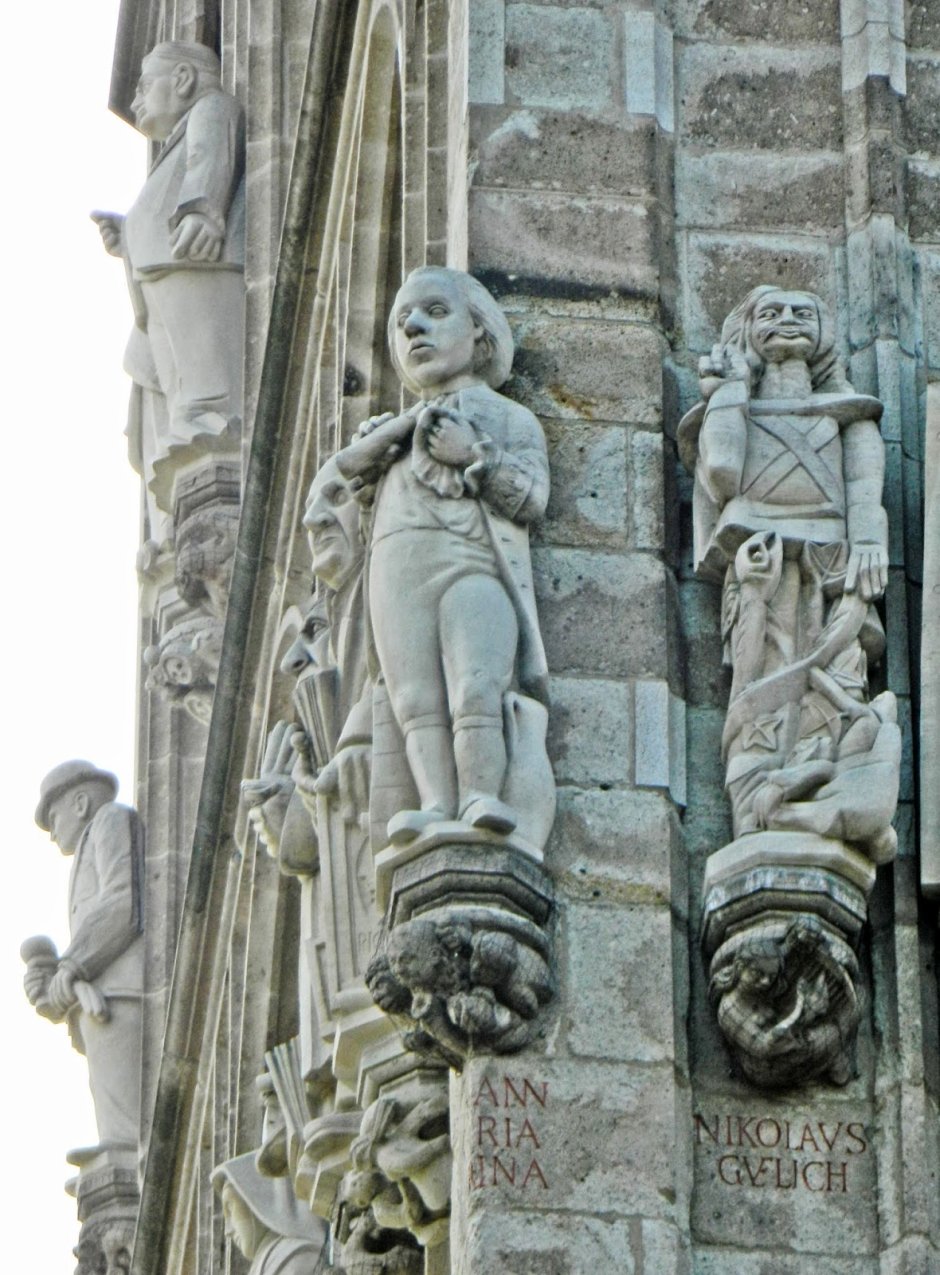 Статуя в Кельнской ратуше