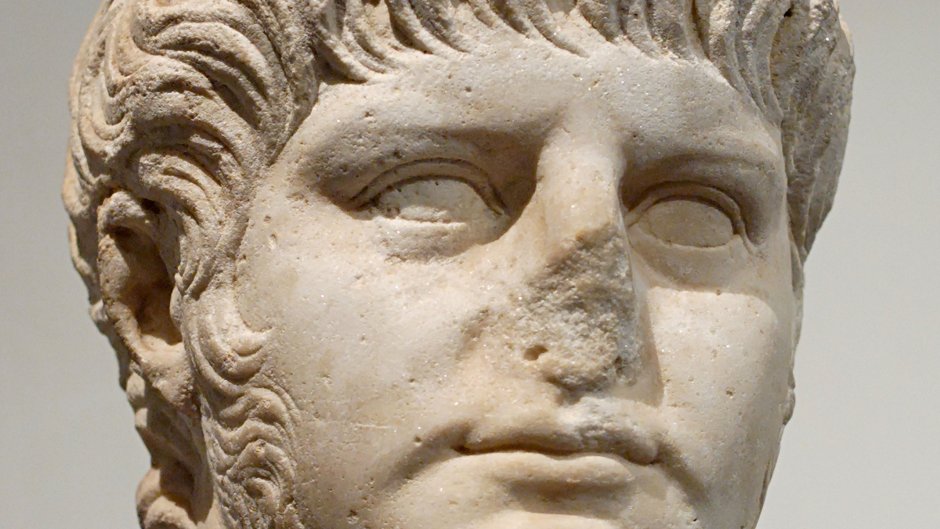 Голова императора Нерона