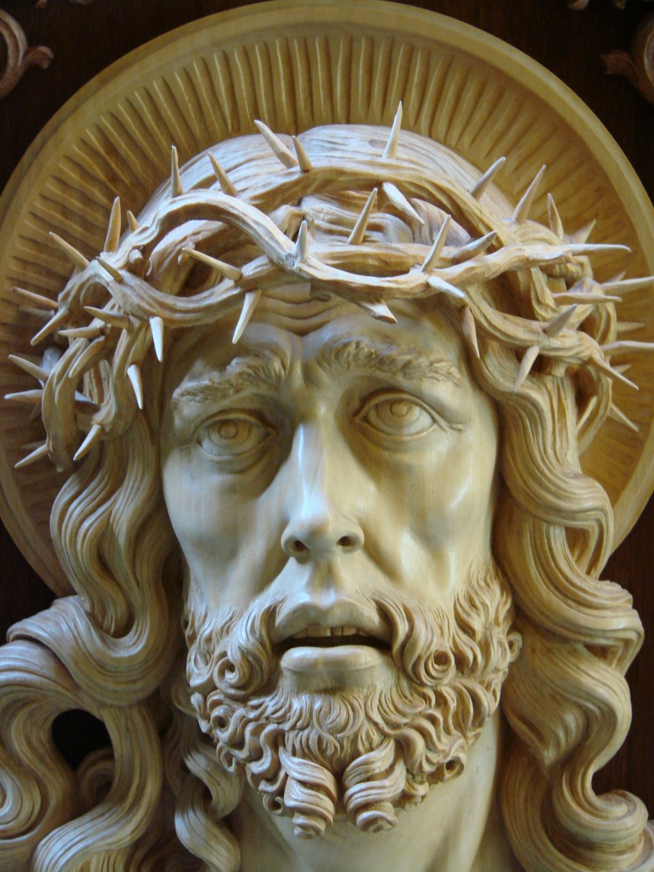 Скульптура из дерева Иисус