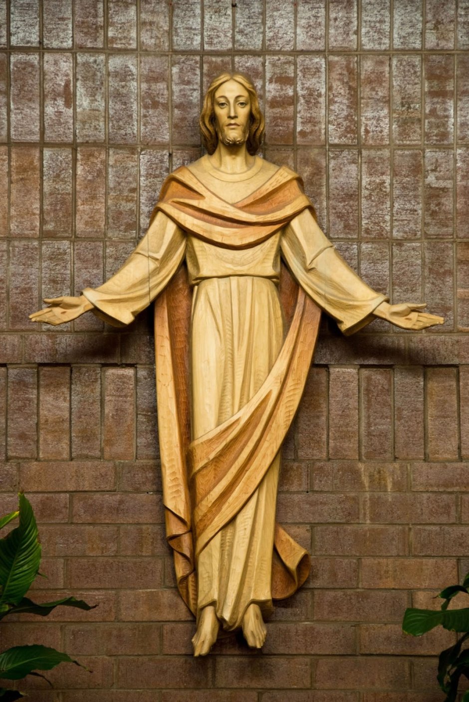 Распятие Иисуса Христа скульптура