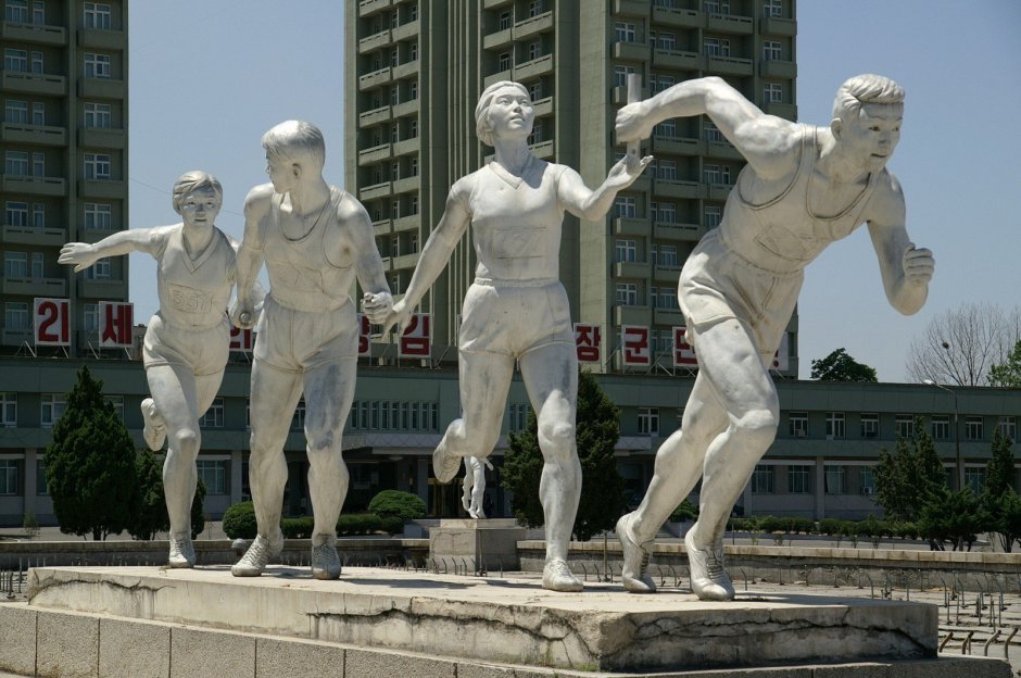 Спортивные статуи
