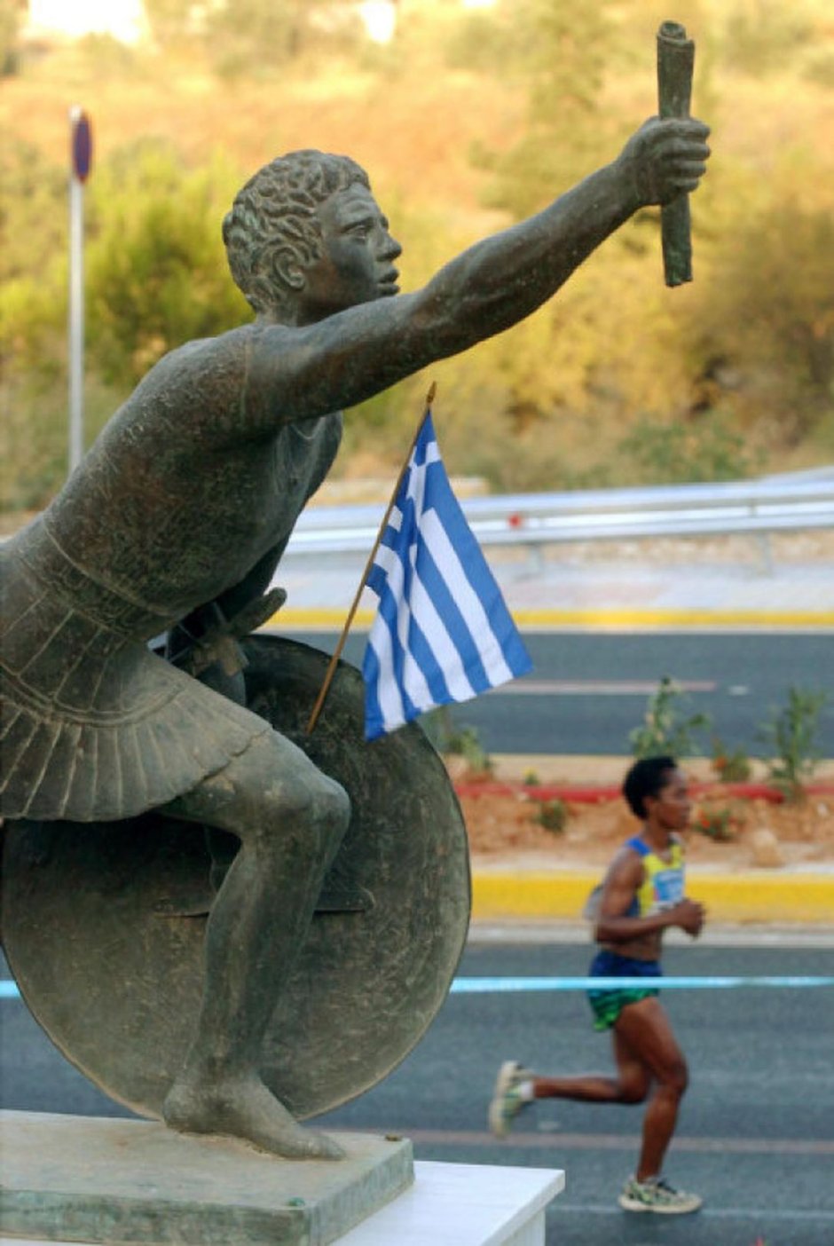 Скульптура бегун в Афинах