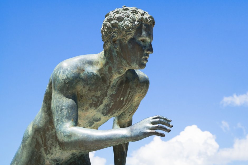 Греция статуя марафонец