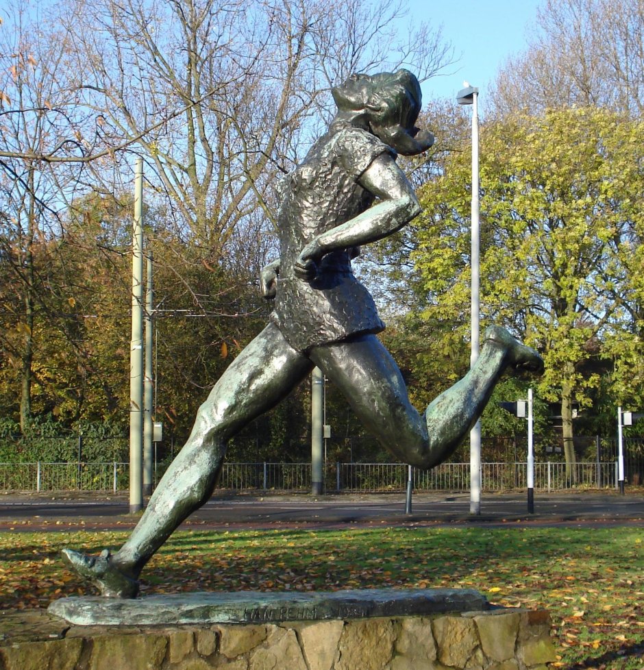 Памятник воину марафонцу Фидиппид
