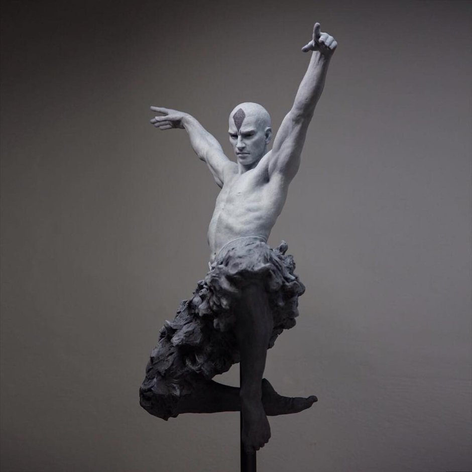 Скульптура человека в движении