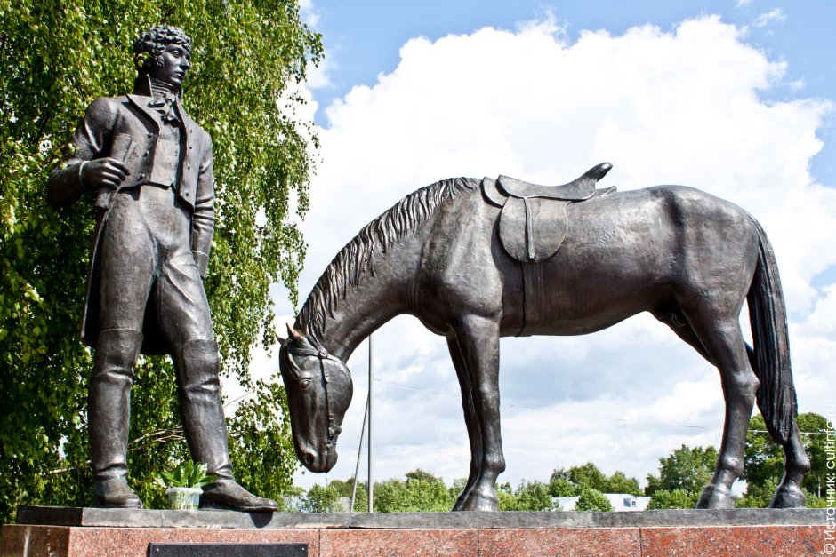 Памятник Шукшину Клыкова