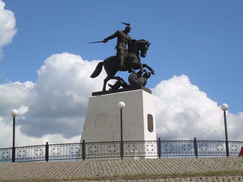 Памятник в. м. Клыкову