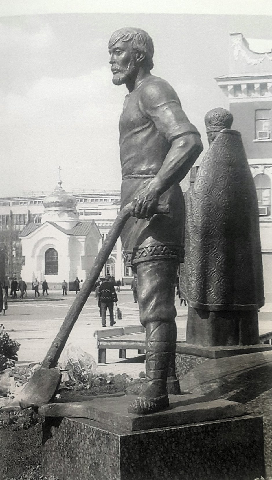 Святослав Игоревич памятник