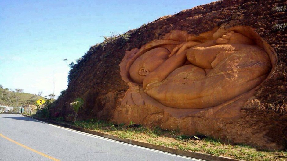 Скульптура в скале Санто Доминго