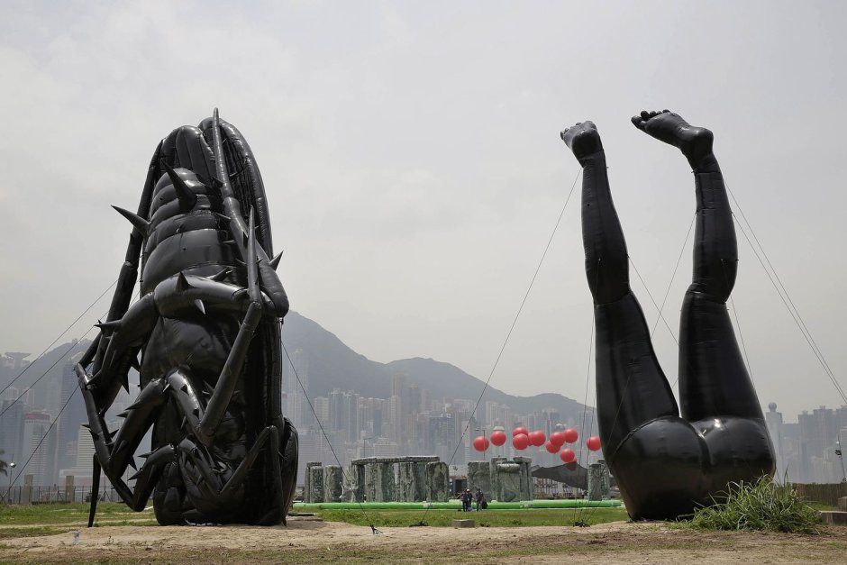 Скульптура черный призрак Клайпеда