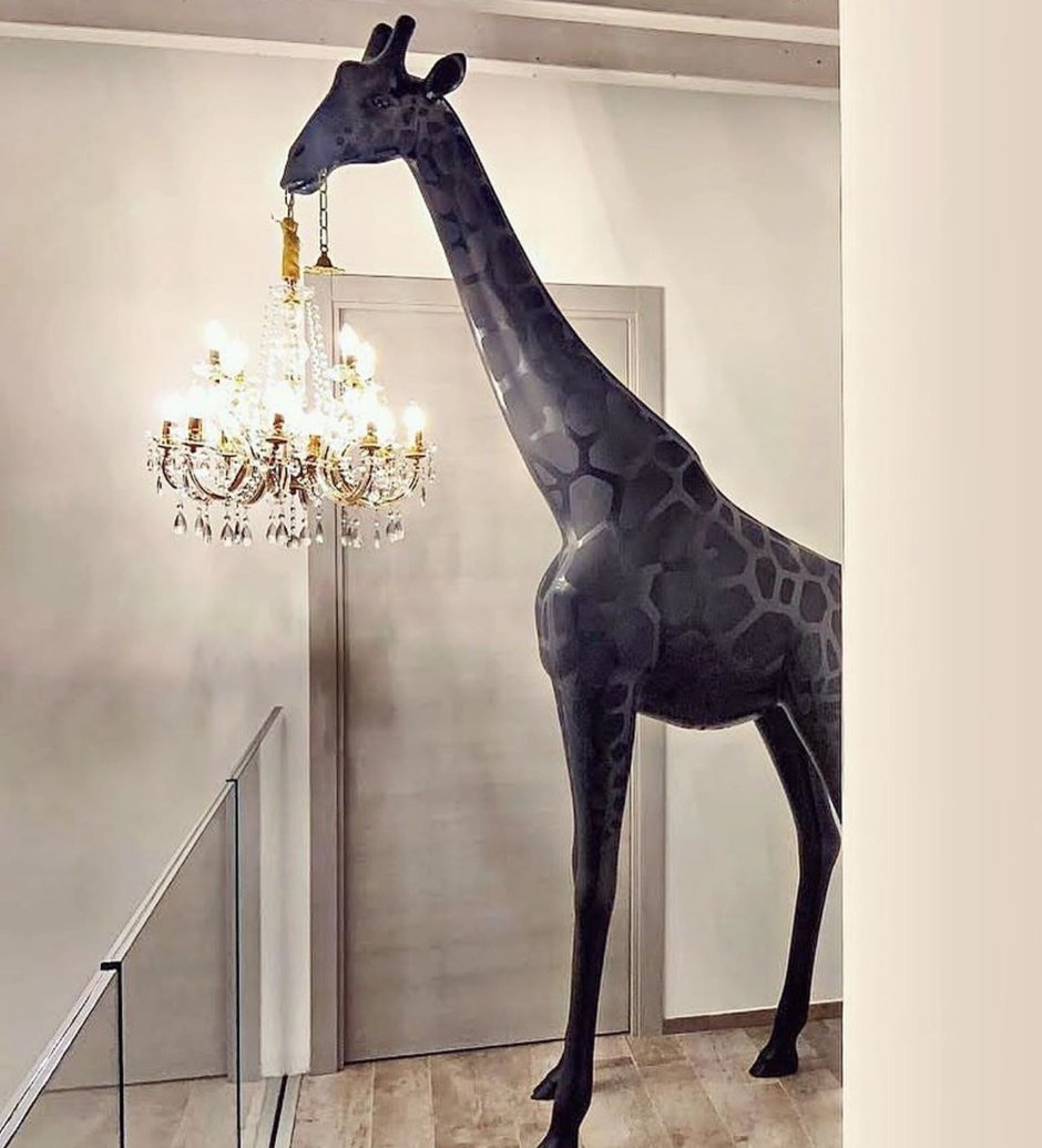 Скульптура жирафа