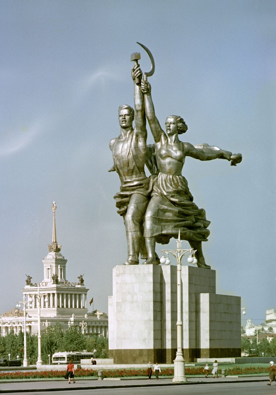 Памятник Мухиной на ВДНХ