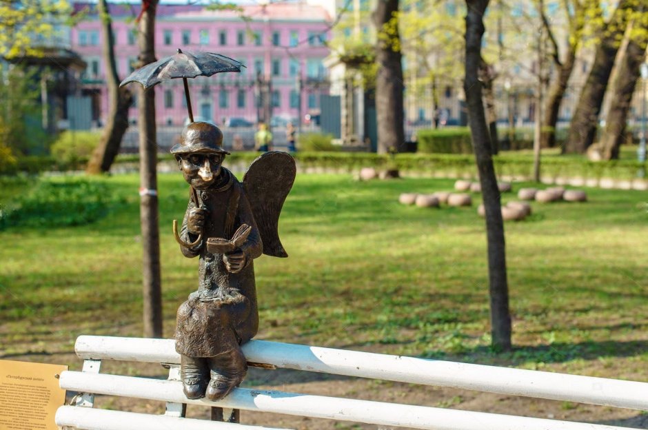 Петербург скульптура ангела в Любашинском саду