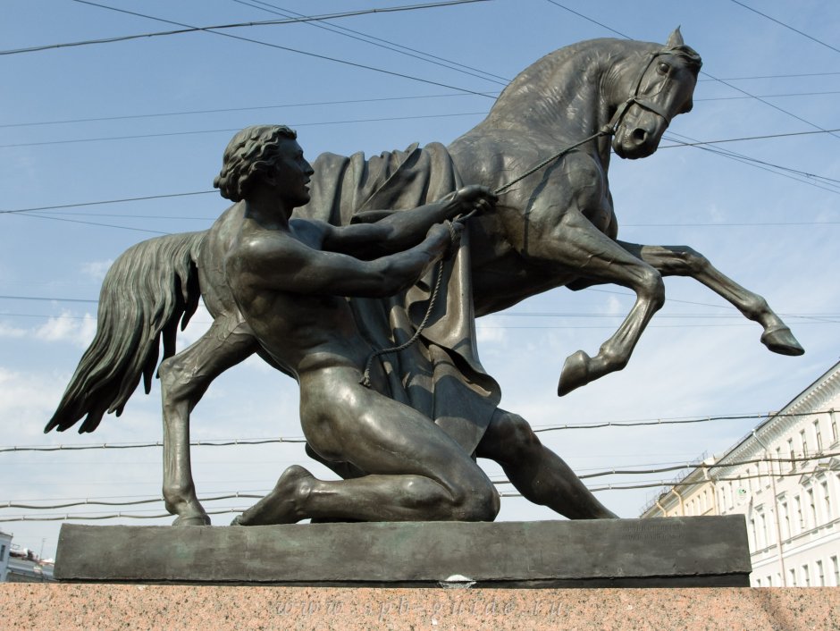Укротители коней на Аничковом мосту в Петербурге