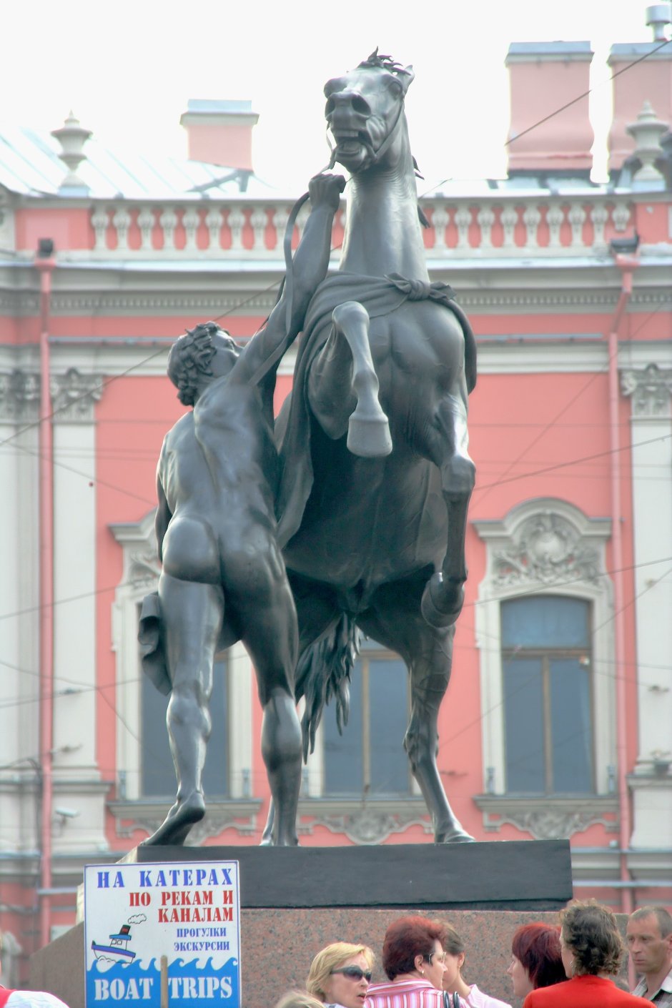 Аничков мост в Санкт-Петербурге кони